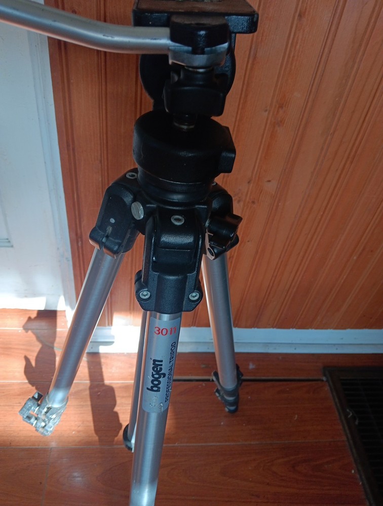Bogen 3011 Tripod with 3126 Head