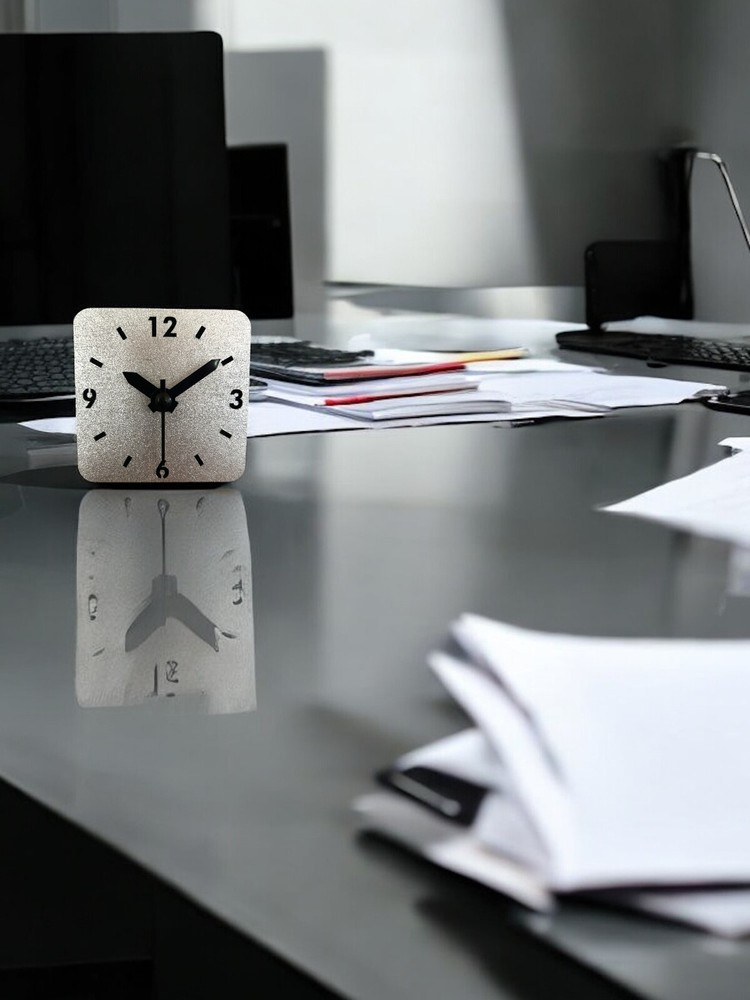 Versatile Fridge Magnet Clock – Silent Quartz, Wood Frame, Gift-Ready