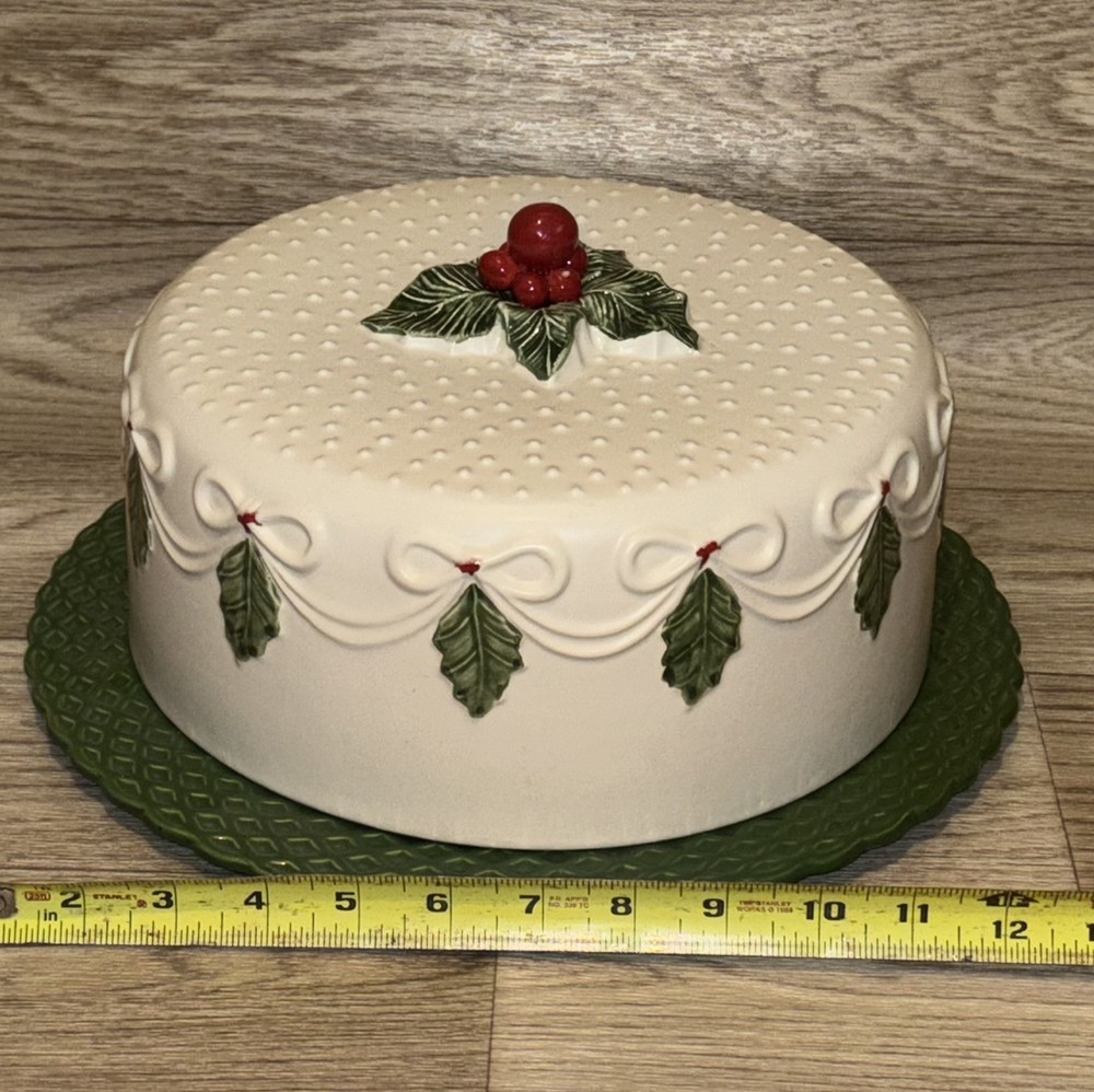 Holly Berry Vanilla Cake Stand