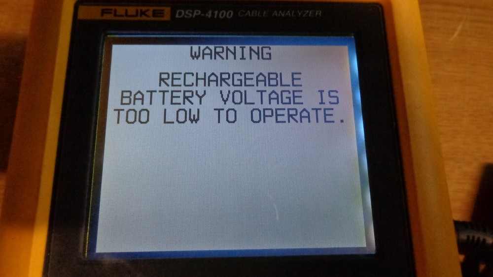 FLUKE DSP-4100 CABLE ANALYZER (Need AC Adapter)