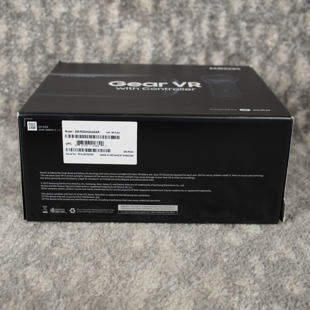 Samsung Gear VR SM-R324 With Controller VR Powered By Oculus