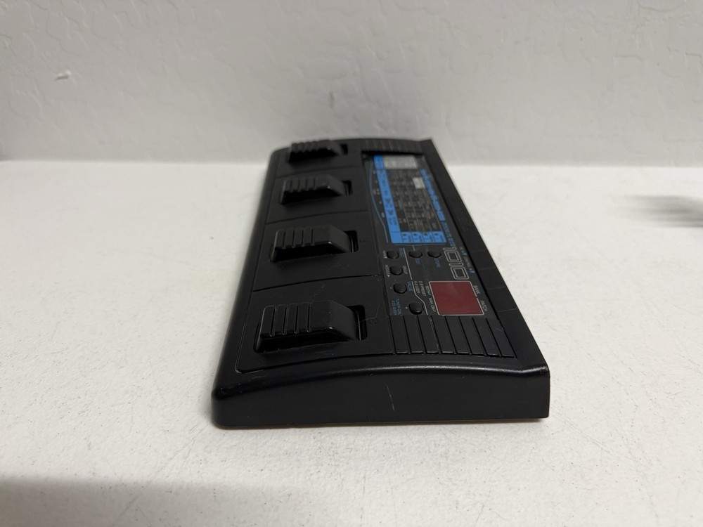 ZOOM player 1010 Advanced Guitar Effects Processor main unit only