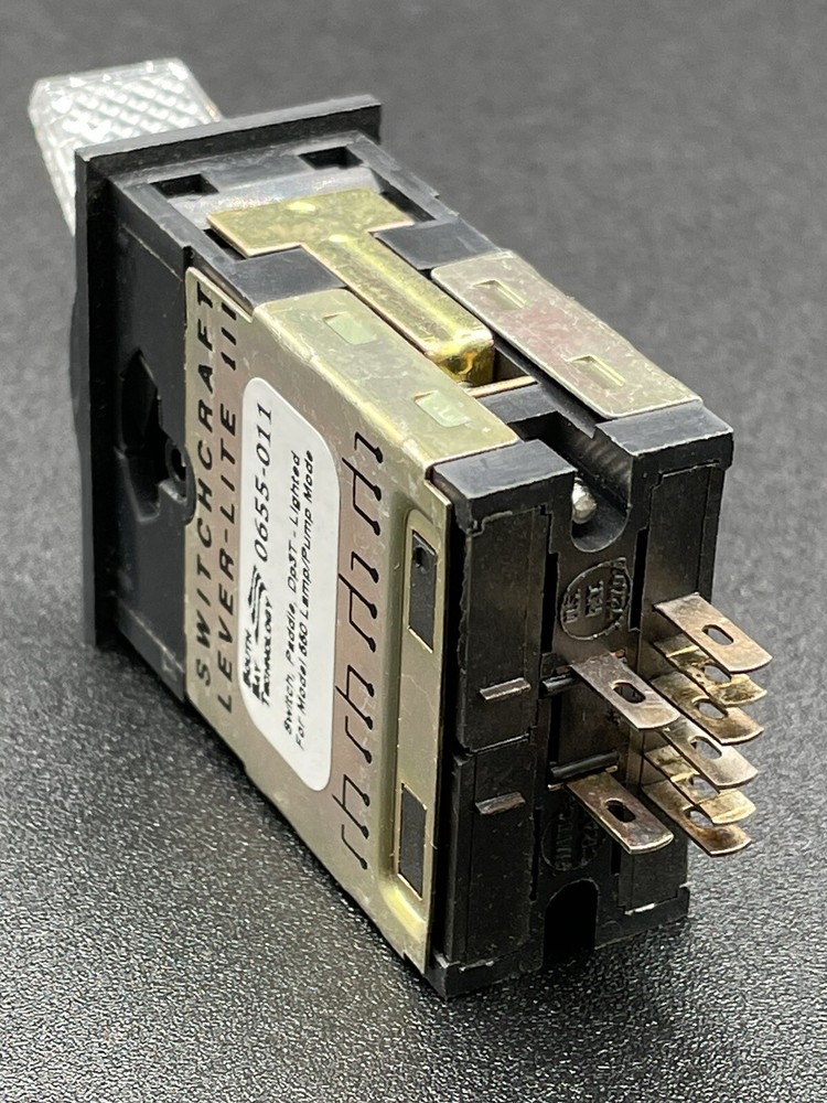 Switchcraft Lever-Lite, Illuminated, 3 position, locking NOS