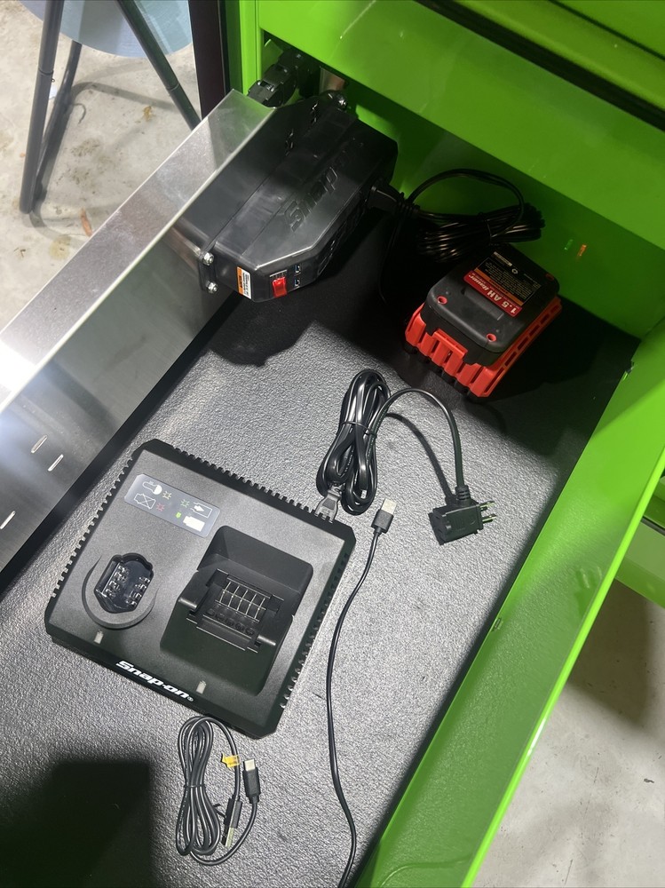 snap on box, lightly used.