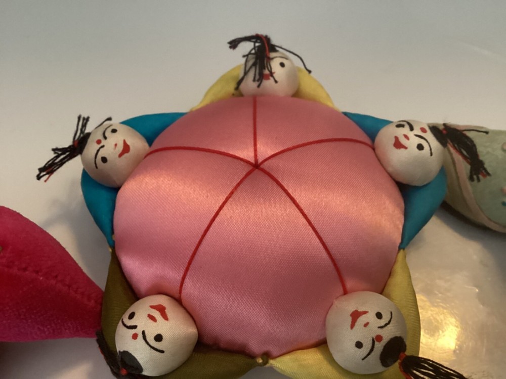4 PIN CUSHIONS STRAWBERRY SHOES