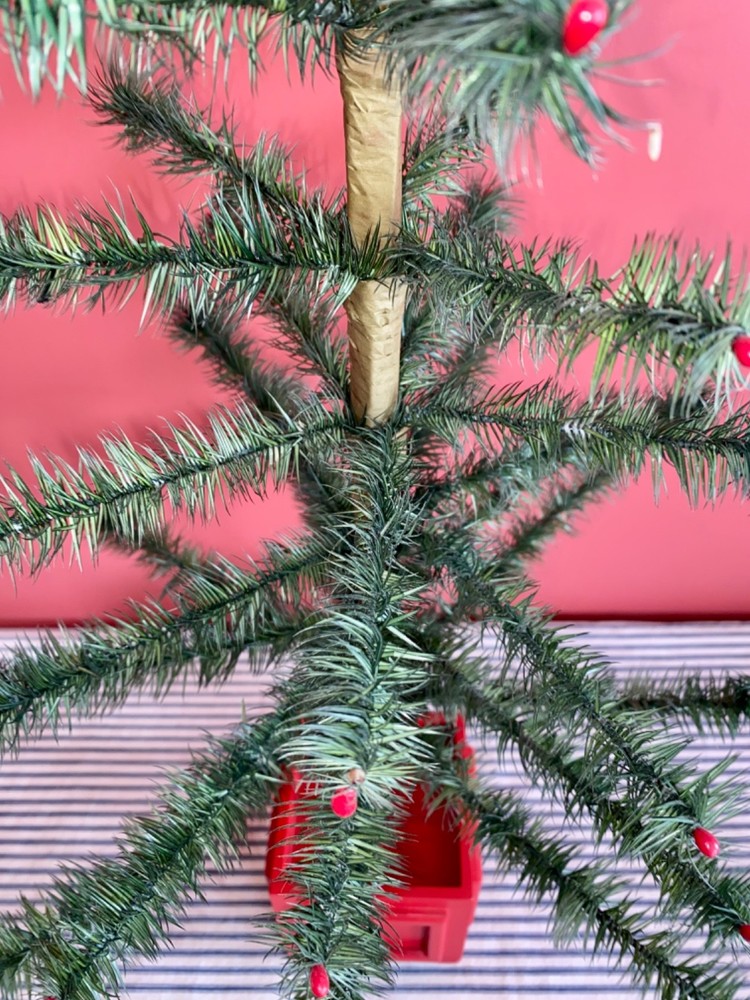 25" Feather Tree, 36 Branches, Nice Quality, Christmas!