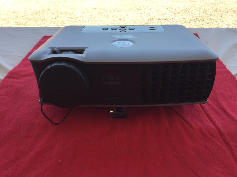 Dell DLP Front Projector With Case, Power Cable, and Remote