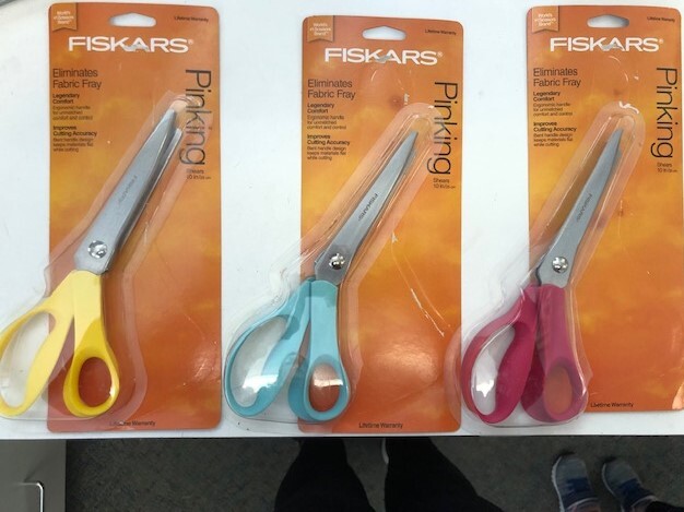 Fiskars 194450-1007 10" Pinking Shears (Assorted Colors)