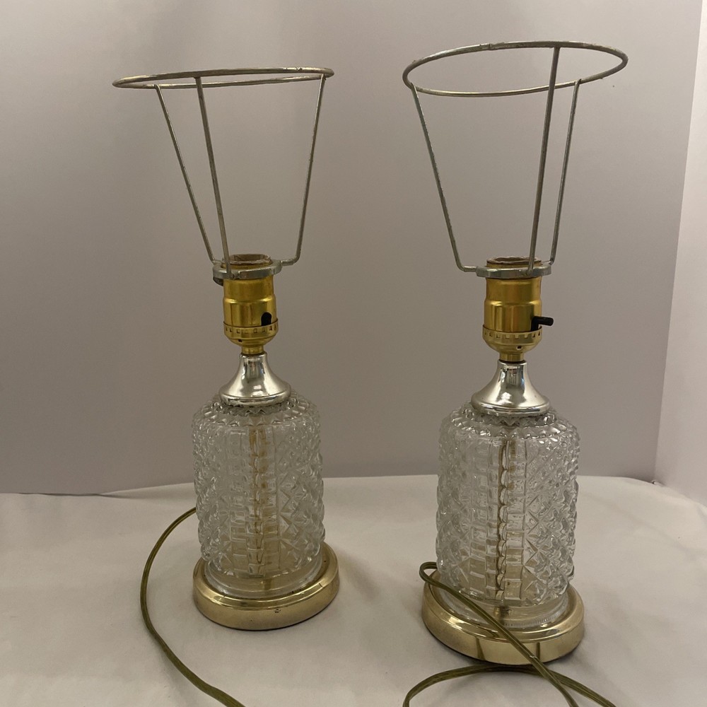 TABLE  LAMPS Clear Crystal +Brass Quantity 2. Both work.