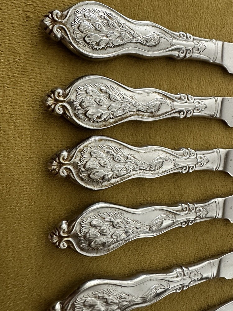 Wallace 1810 Stainless Peacock Pattern (8) Dinner Knives - (blade Flaws)