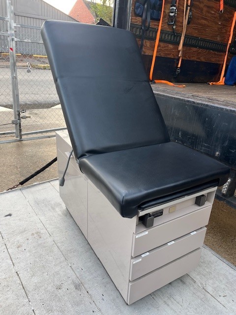 Midmark 104 Exam Table