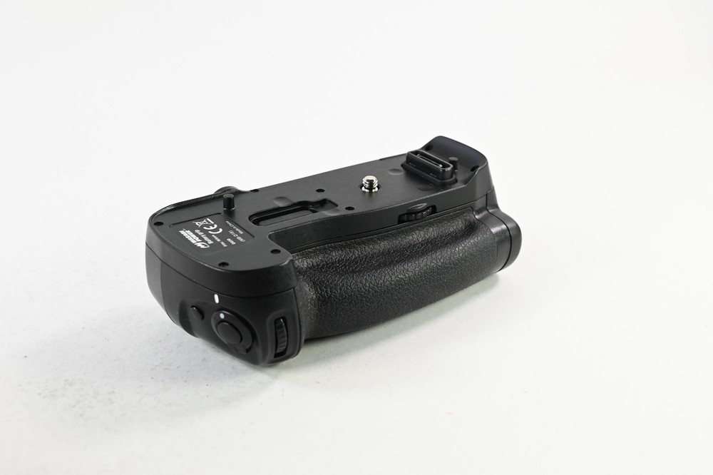 misc Nikon MB-D18 Multi-Power Battery Pack Vertical Grip (D850) #G372