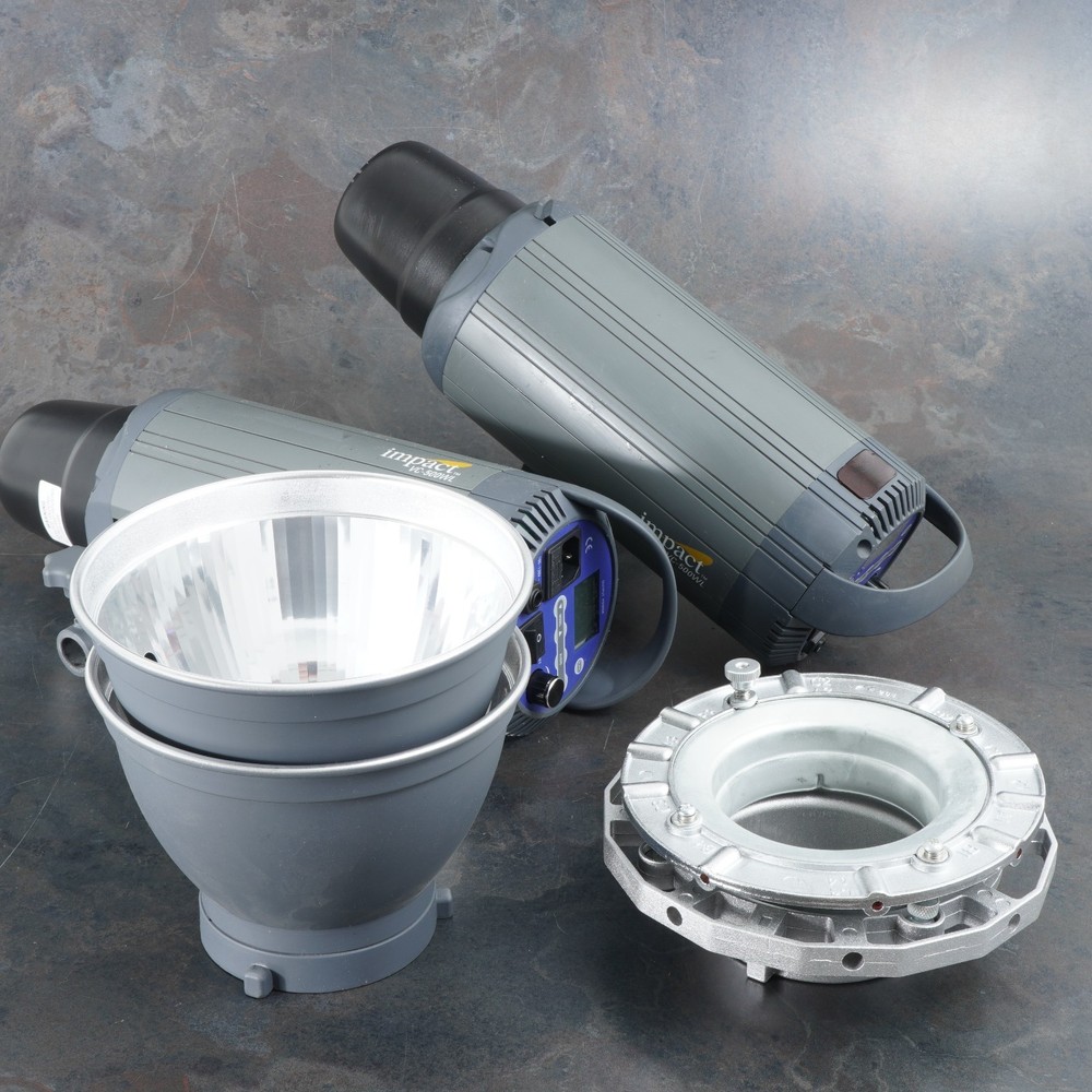 -Impact VC-500WL 2 Monolight Kit With Rolling Bag, Reflectors