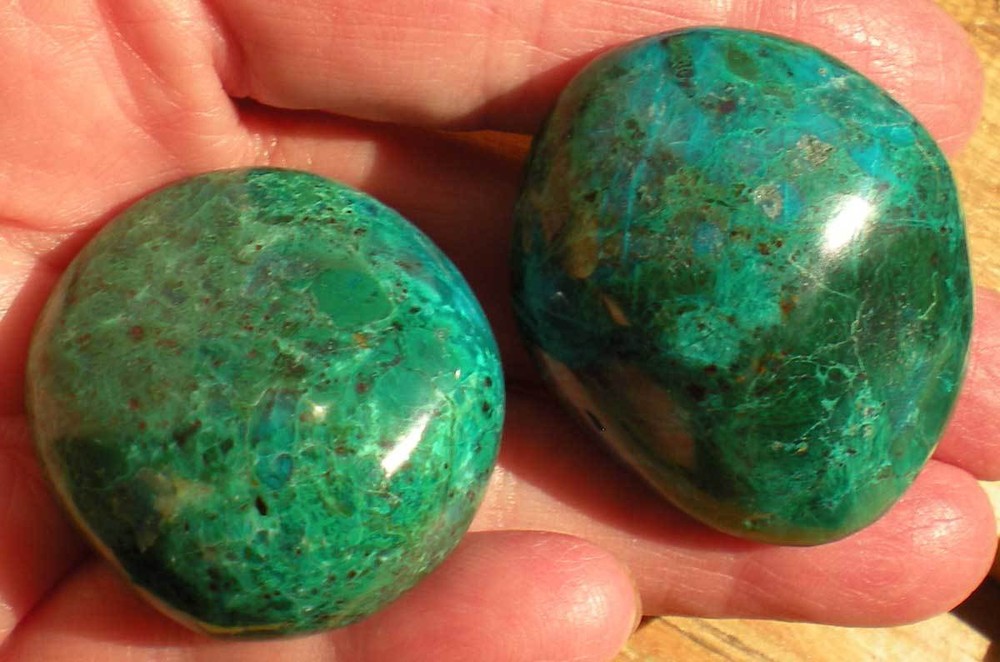 Chrysacolla - 2 Tumbled Stones rt580d