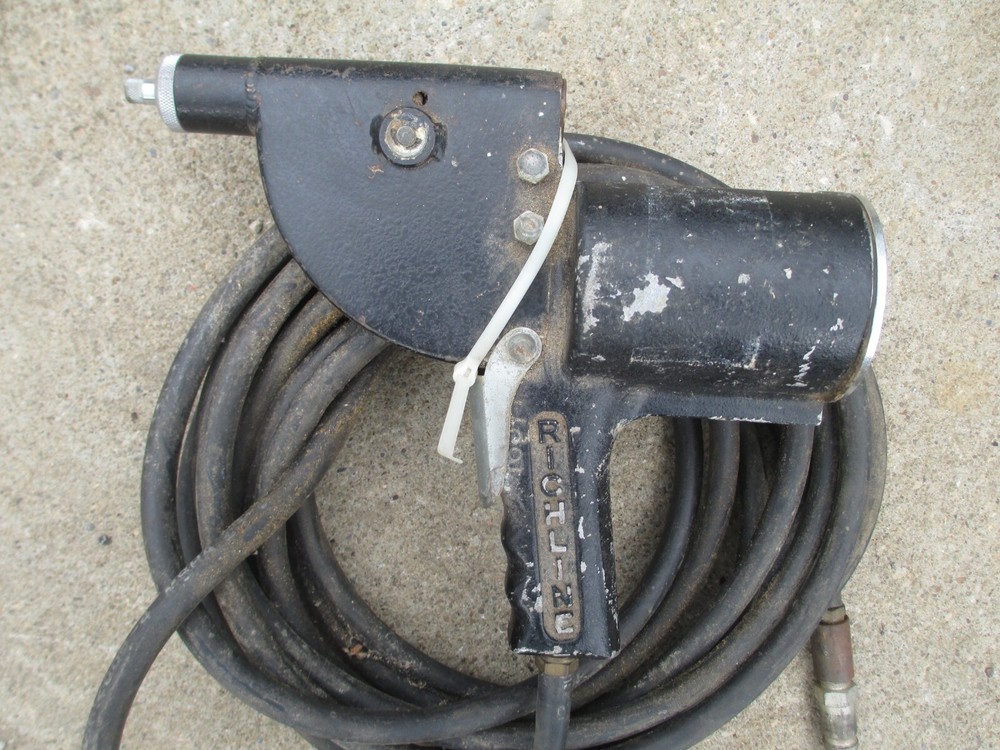 Richline Co. Inc Pneumatic Air Model 8 Rivet Riveter