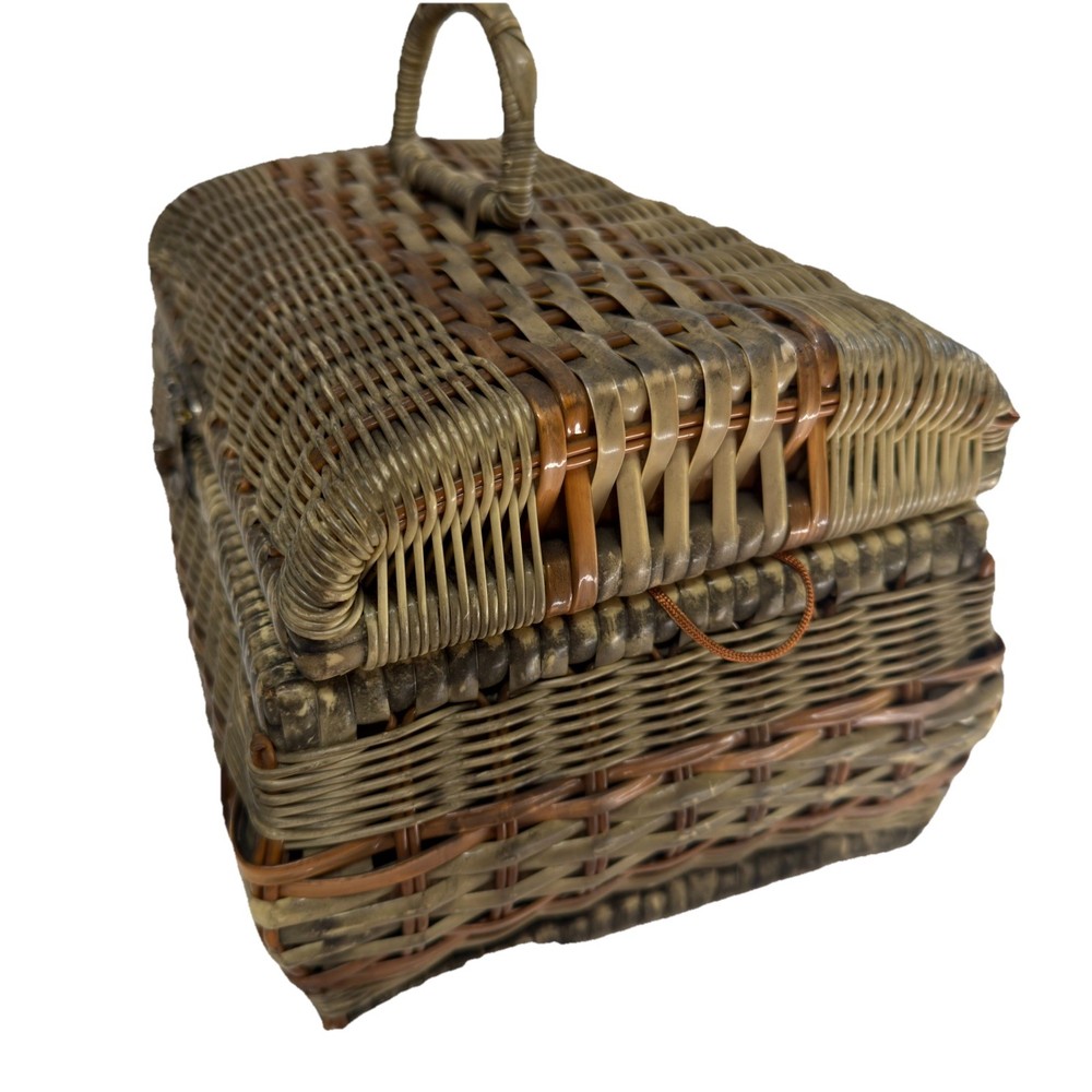 VTG Wicker Sewing Basket Needs Hinge Repair