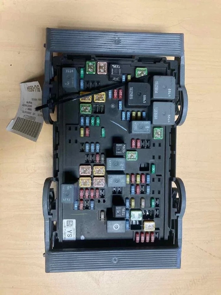2007-2009 Chevy Silverado 1500 Engine Fuse Box OEM