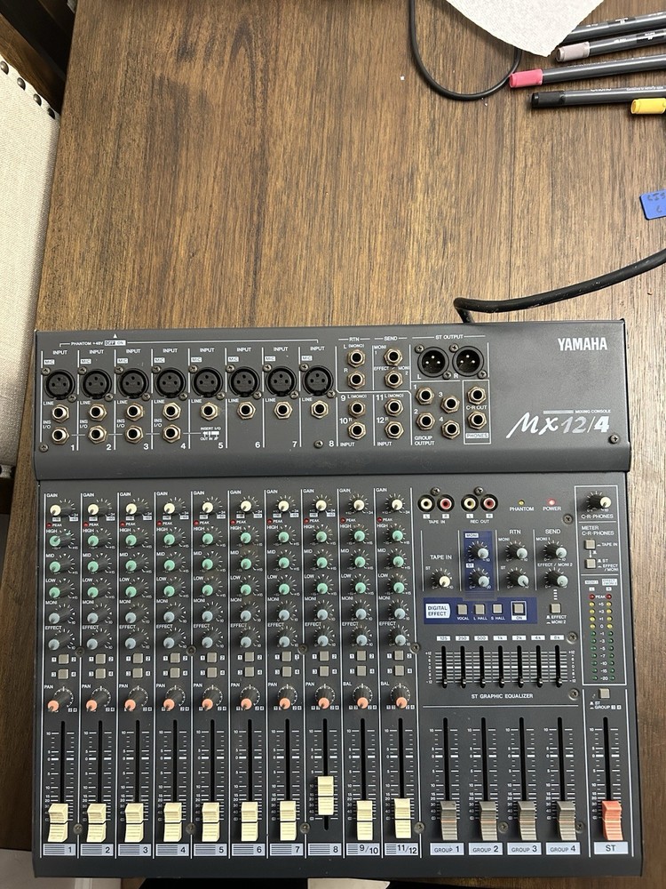 Yamaha MX12/4 Mixing Console