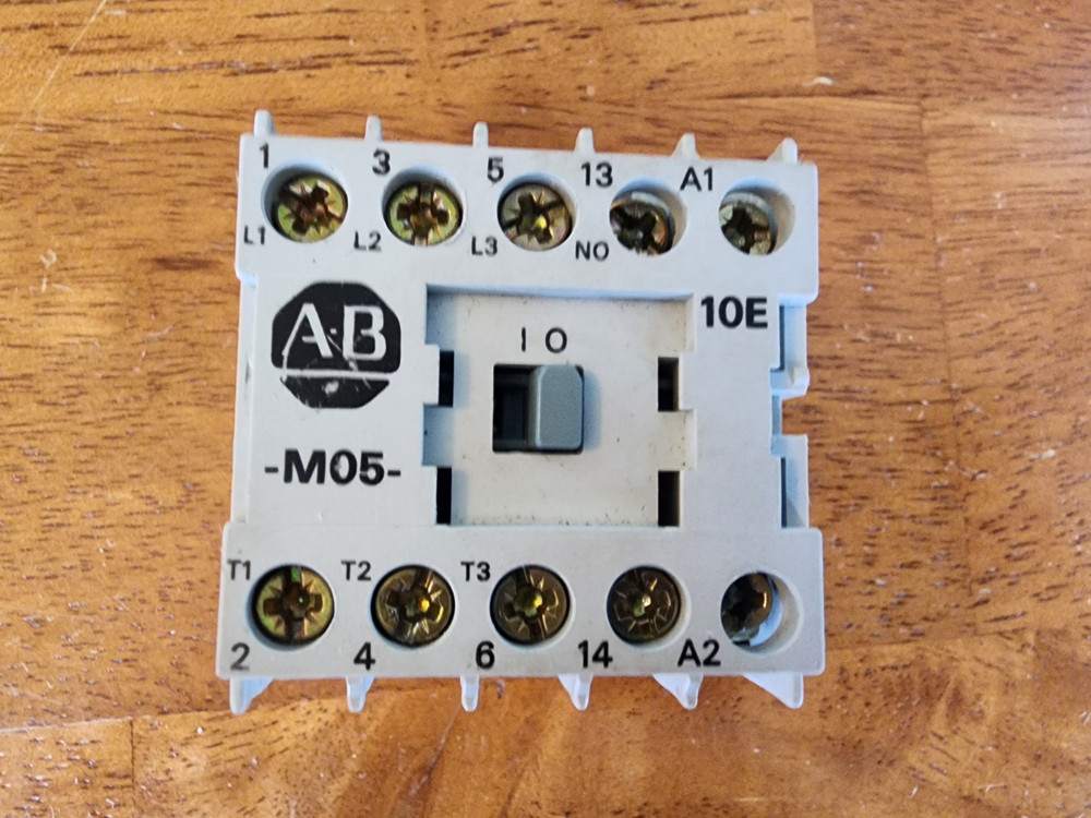 ALLEN BRADLEY 100-MO5NZ*3 Ser A CONTACTOR - 24VDC Coil