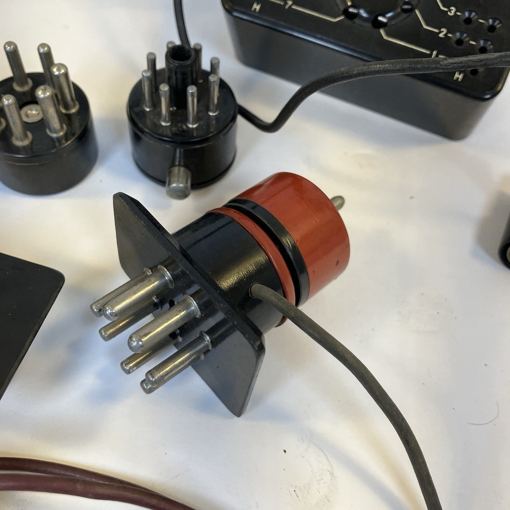 VTG Weston Selective Analyzer Model 665 Type 2 in Case Untested