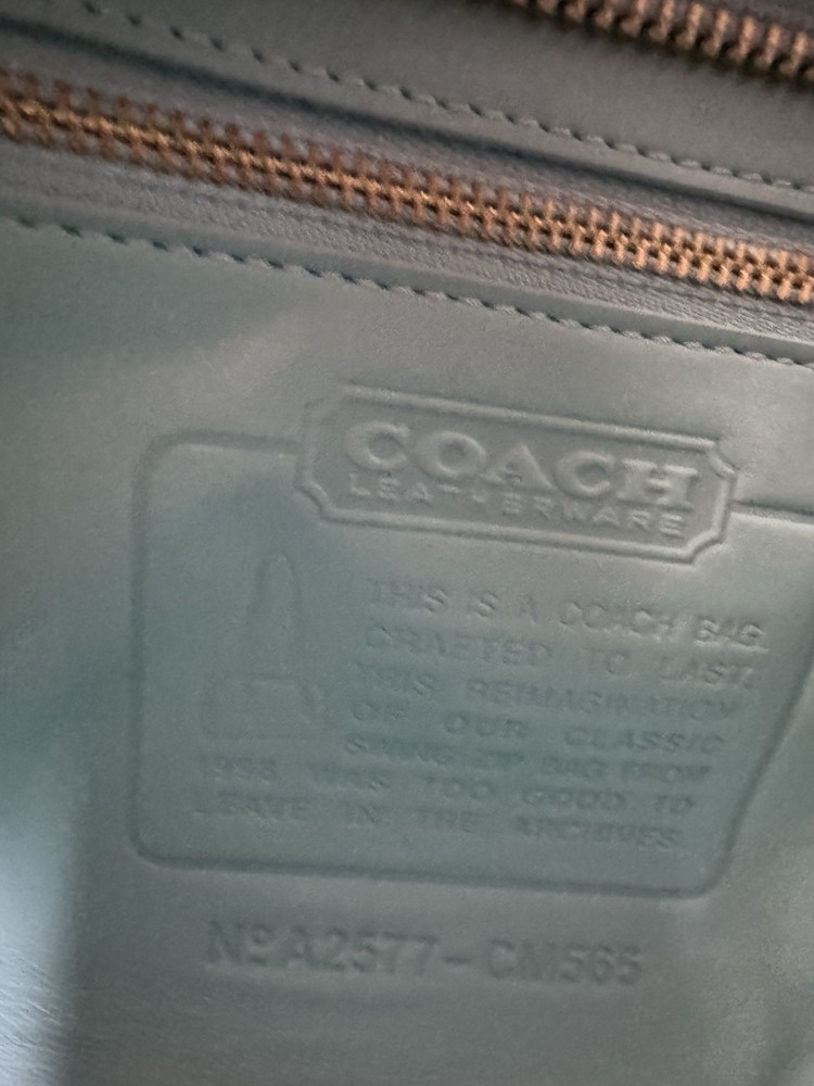 COACH SWING ZIP 25 SHOULDER BAG NWOT