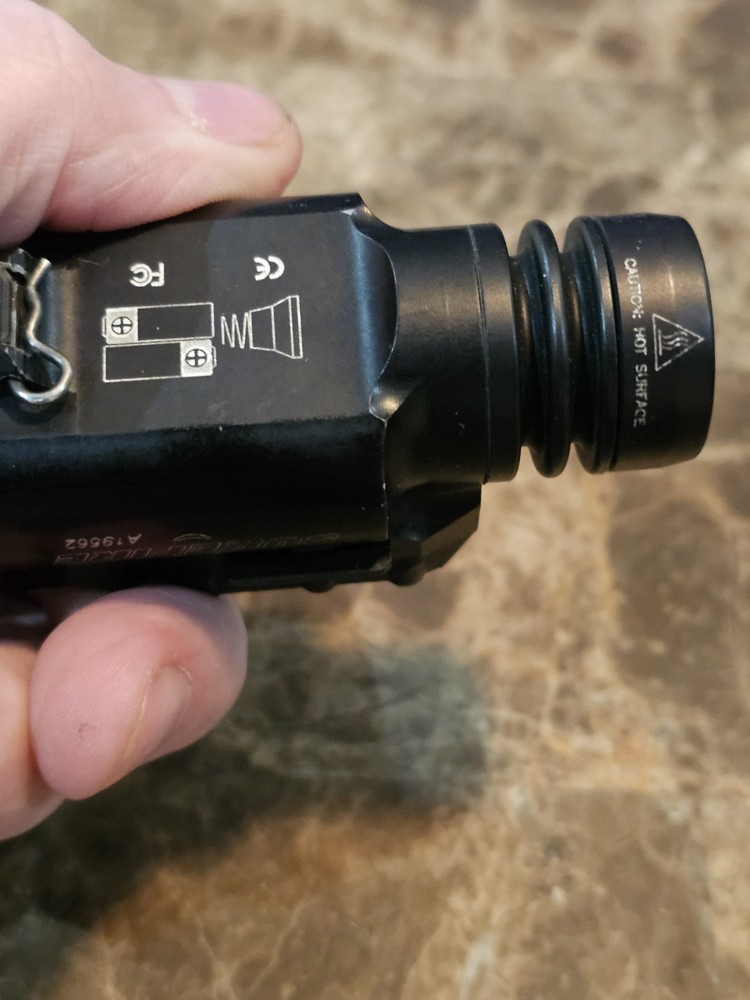 SUREFIRE X200 RAIL MOUNT WEAPON LIGHT / USED / IN GOOD WORKING CONDITION
