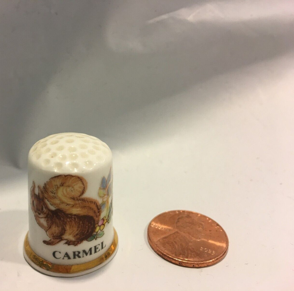 Porcelain Carmel Monterey RED SQUIRREL Thimble STATUS Czechoslovakia COLLICTIBLE