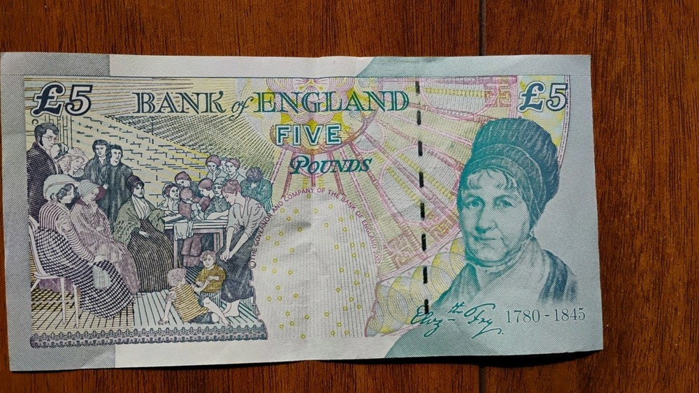 BRITISH POUND 5 OLD VERSION + BELIZE COINS