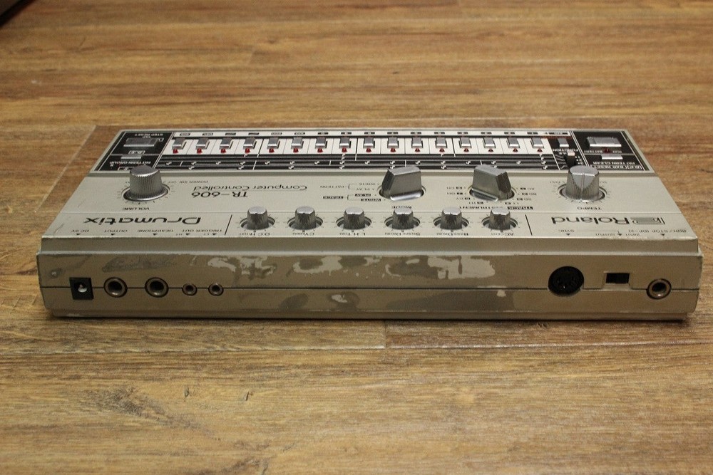 ROLAND TR-606 [221800]