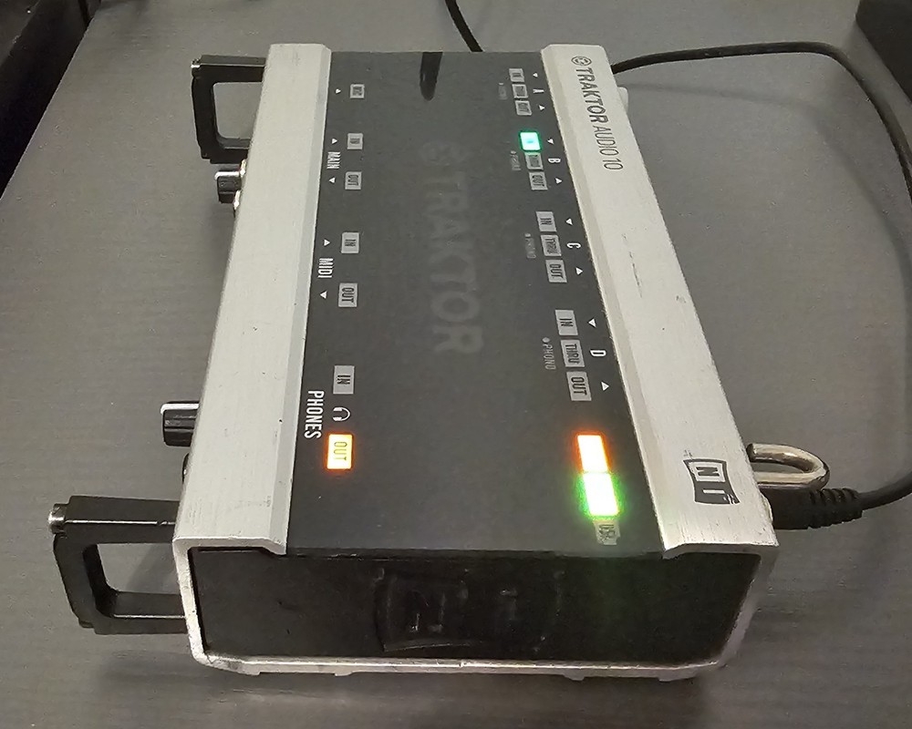 Native Instruments Traktor Audio 10 Scratch Audio Interface, AS IS