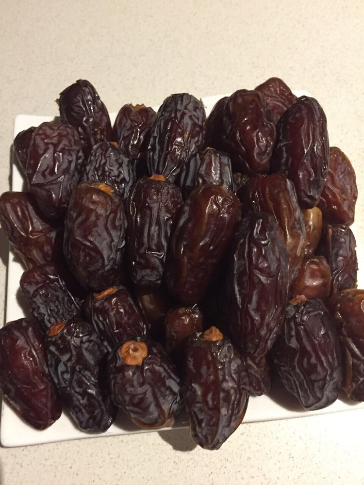 Medjool Dates 2x5 LBS Box- Natural Grown - Small Size.  California Fresh Dates