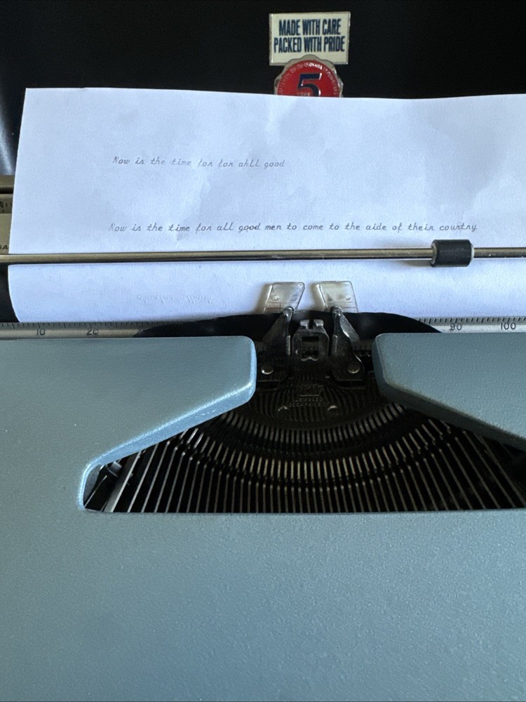 Smith-Corona Electra 220 electric typewriter with case Cursive Type Excellent