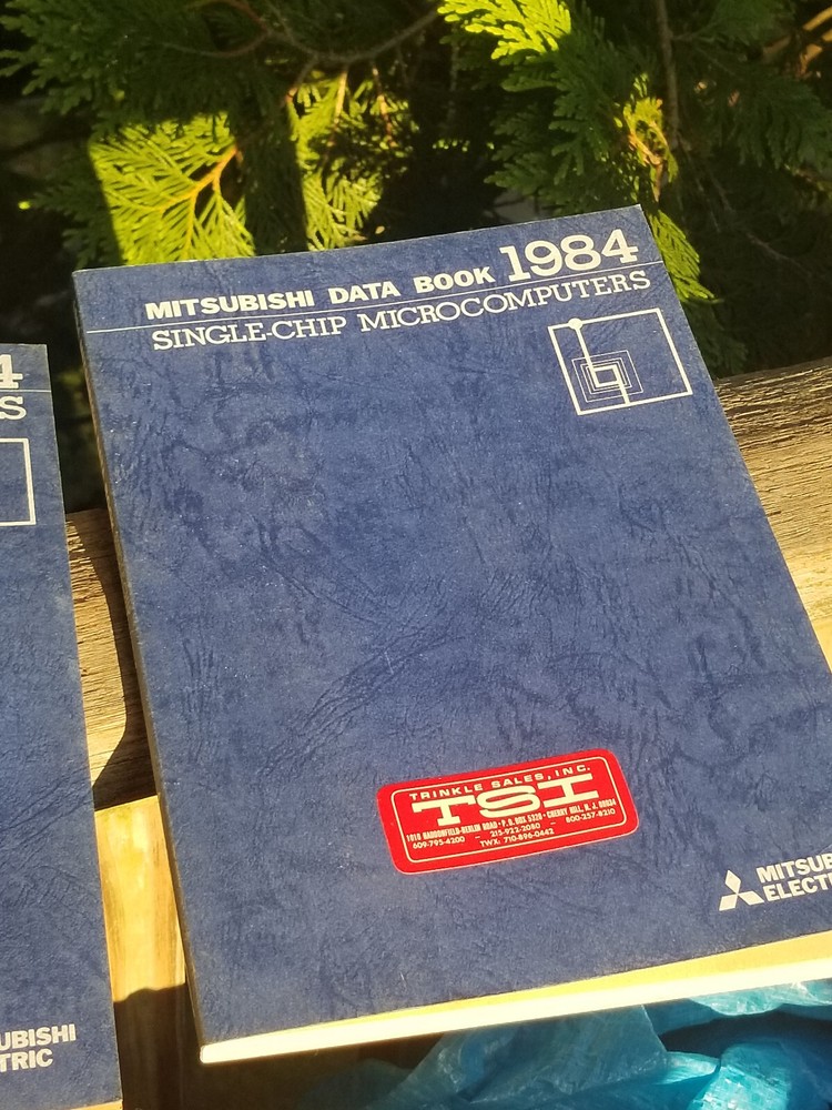 2 VINTAGE ELECTRONICS BOOKS DATA 1984 MITSUBISHI MICROPROCESSORS & SINGLE CHIP