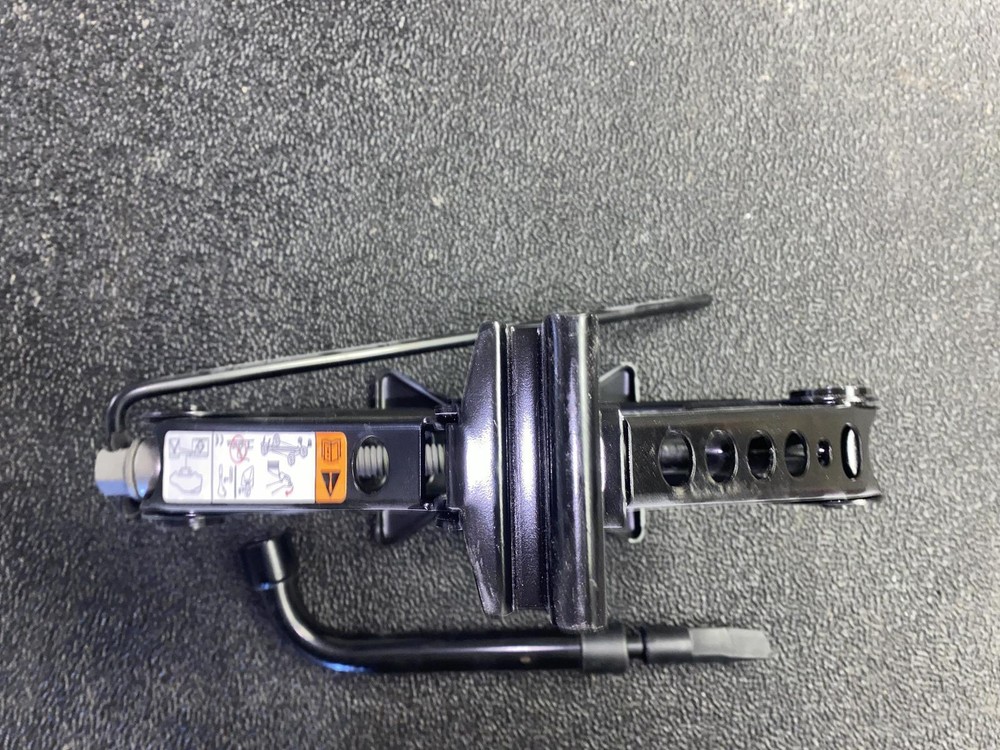 2013 FORD FOCUS JACK AND TOOLS COMPLETE KIT