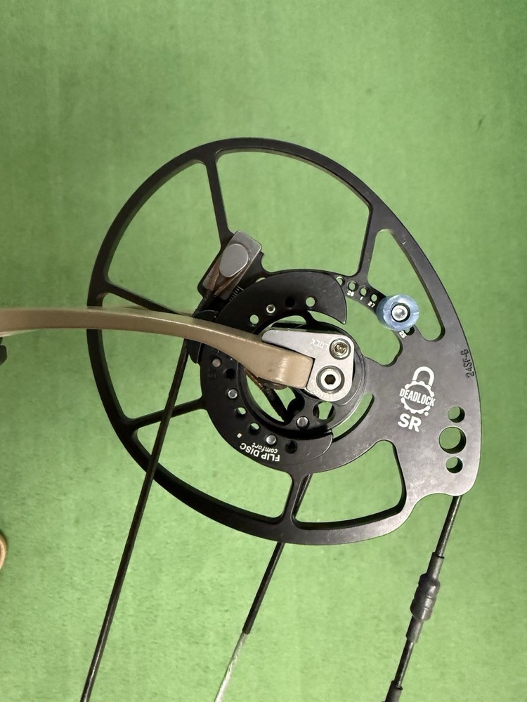 NEW Bowtech Core SR in Sandstone Right Hand 70# 25-30" Compound Bow