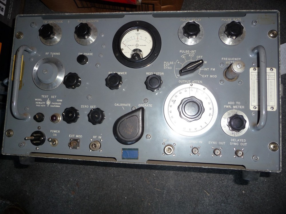 Vintage HEWLETT PACKARD (hp) Model 624B Test Set