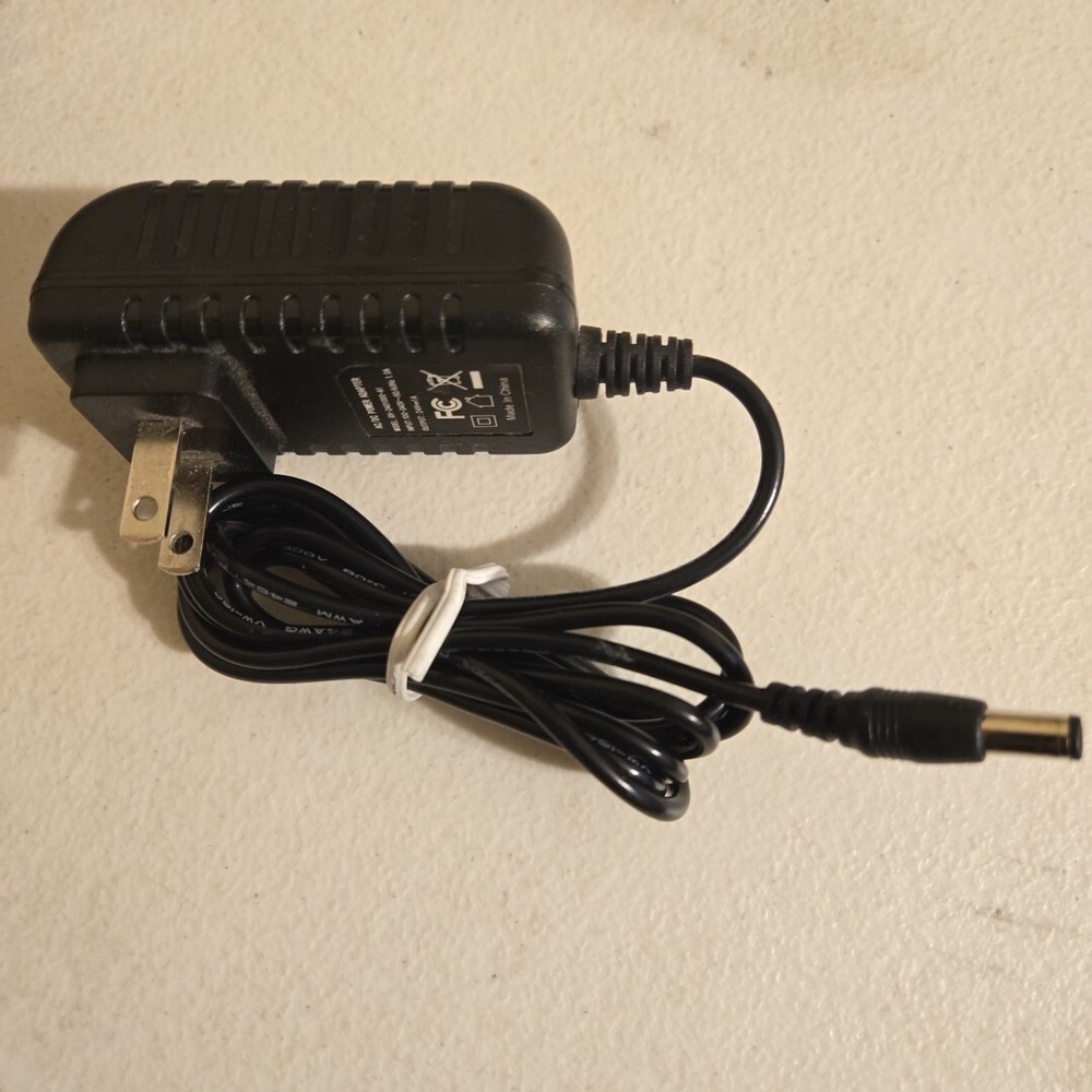Mini Pedal Power Supply with 6 Outputs (GK-37)