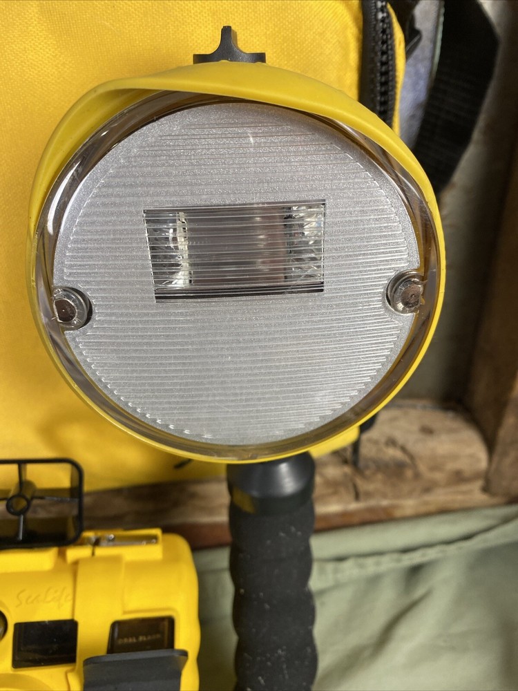 SeaLife Camera Kit With Camera, Enclosure, Flash And Case WORKS!!