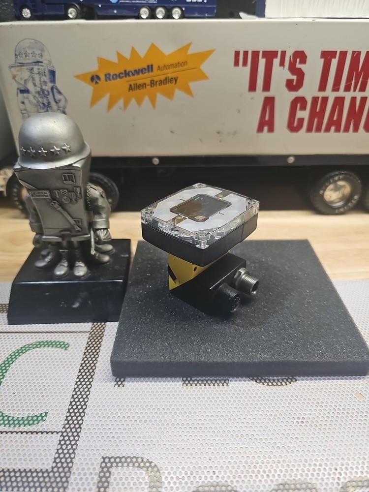 Cognex IS2000C-120-40-125 In-Sight 2000 Vision Sensor