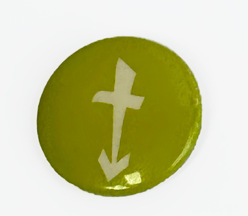 Green Arrow Symbol Pinback Button approx 1 Inch Round