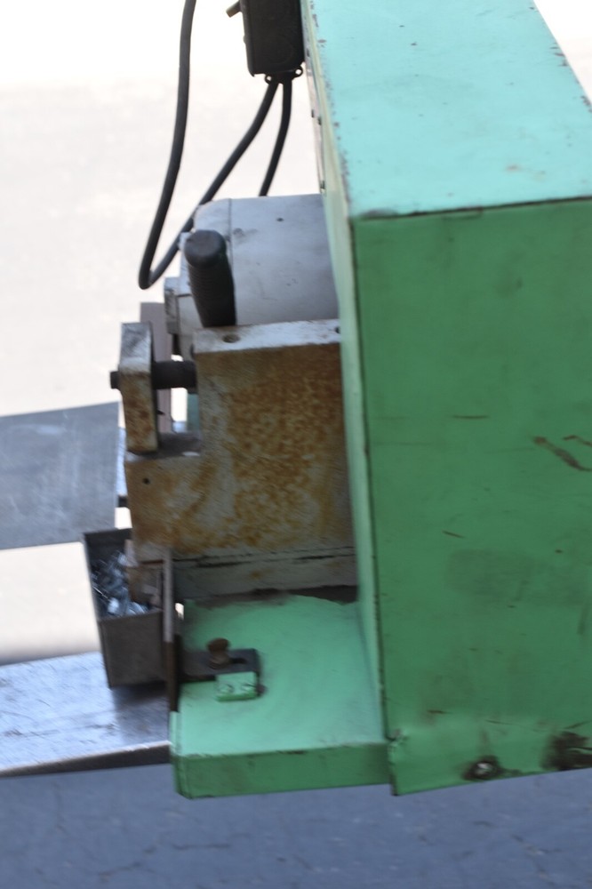 Engel Edgenotcher Model 750