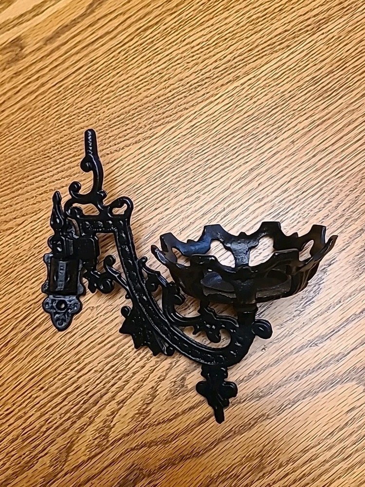 VTG Cast black lamp holder with wall bracket