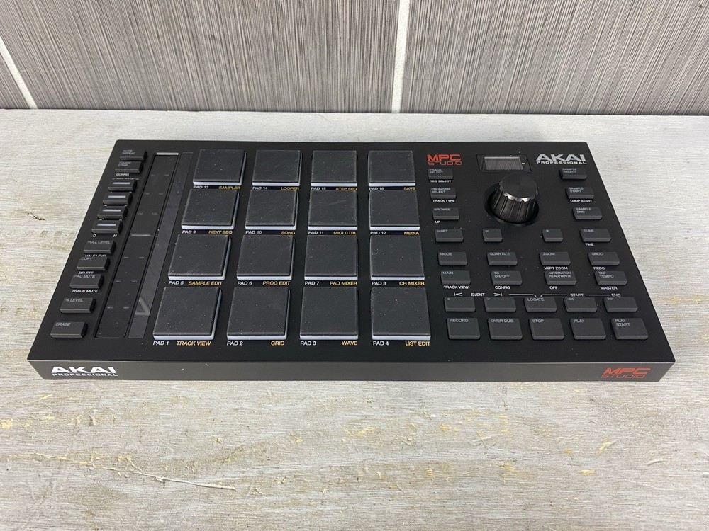 Akai Professional MPC Studio Music Production Controller Tested Great Condition