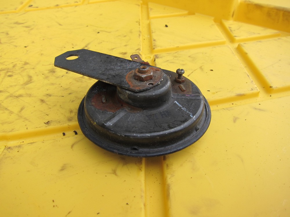 2000 Suzuki GZ250 OEM HORN SIGNAL