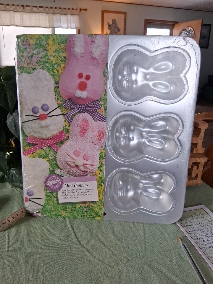 Vintage 1991 Wilton Easter Bunny Cookie Cuters-Baking-Kitchen--(D)