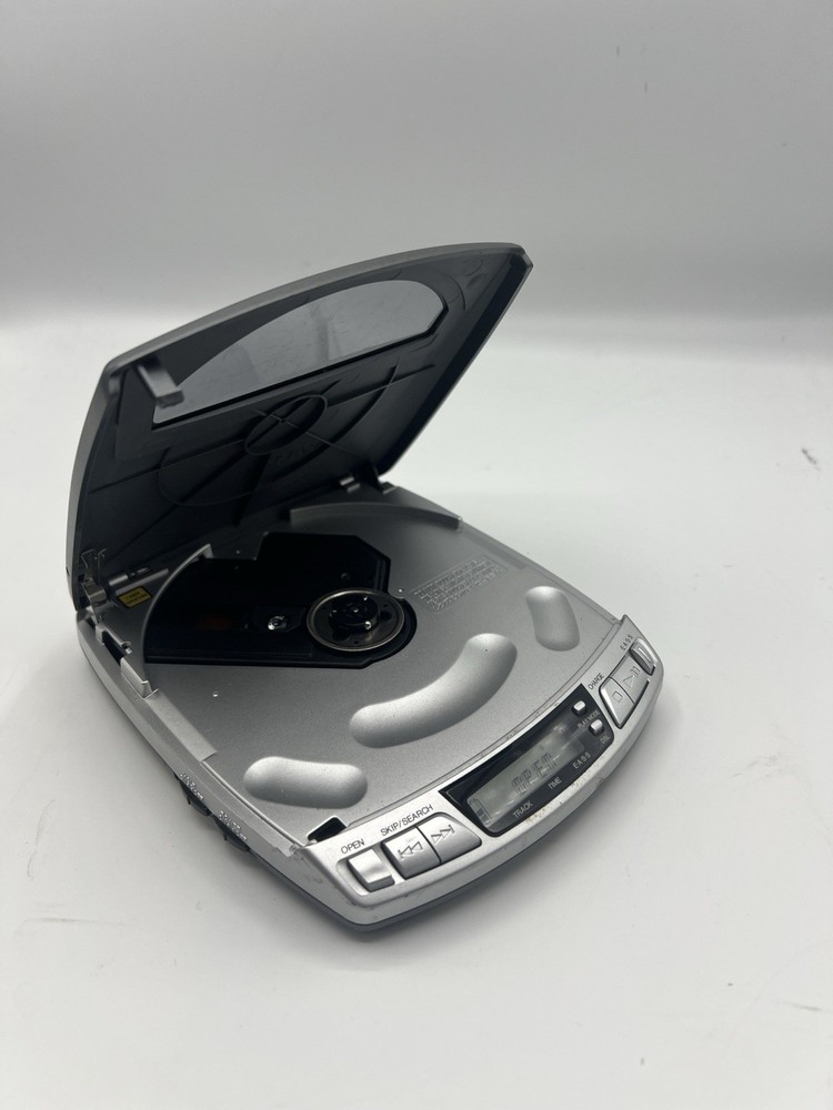 Aiwa Portable CD Compact Disc Player XP-560 EASS Tested Working - Vintage