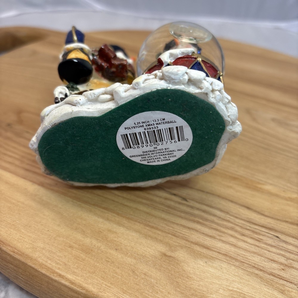 Santa Claus Globe With Snow