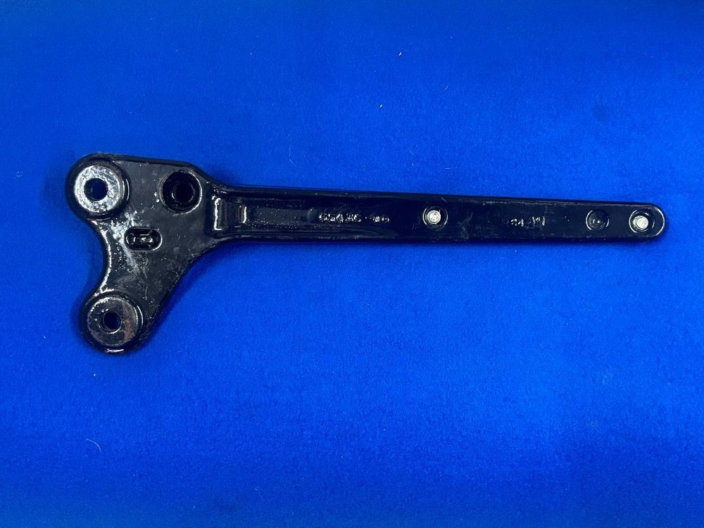 Genuine Harley Davidson Softail Fatboy Deuce Exhaust Mounting Bracket 2000-2006