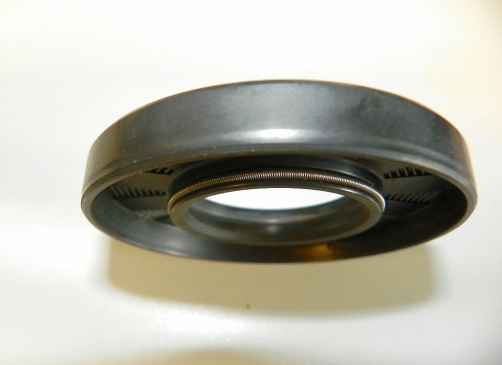 John Deere DE18700 Seal, Fits several models MX5-MX7 + More