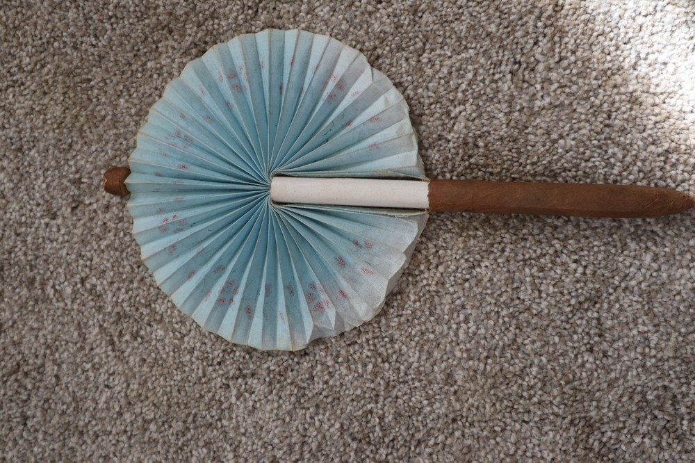 vintage CIGAR HAND FAN pull pop-out